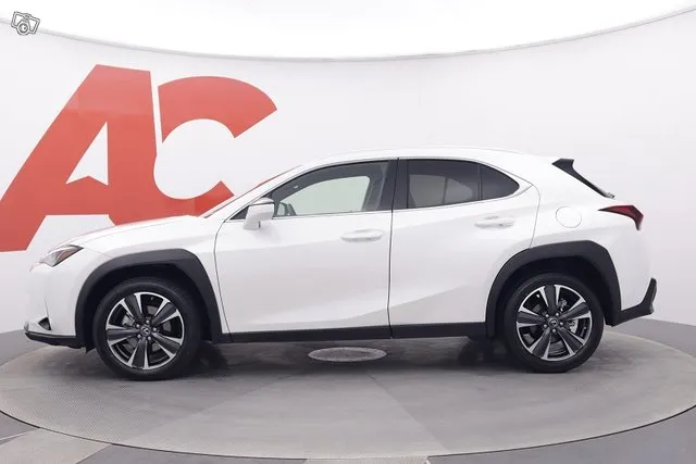 Lexus UX 250h Business Image 2